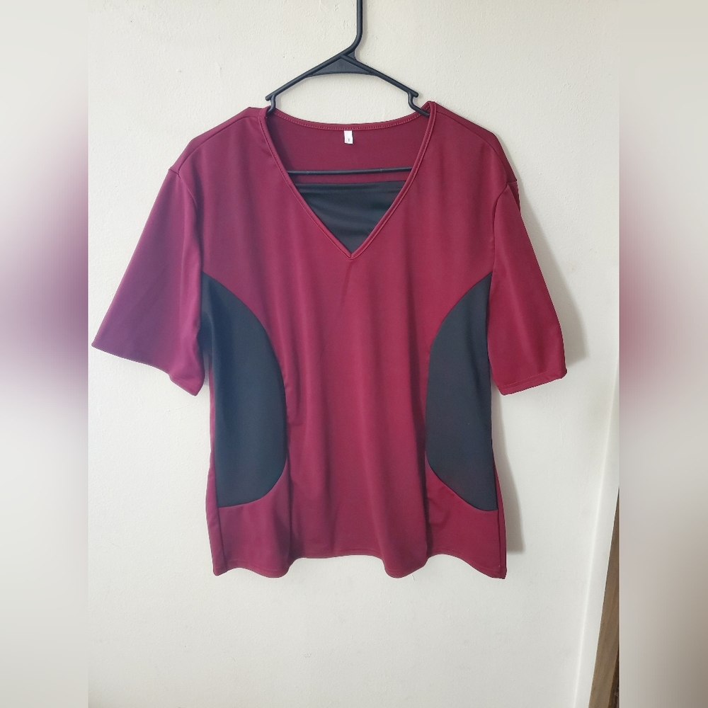 NWOT Wine/Black Scrub Top Large